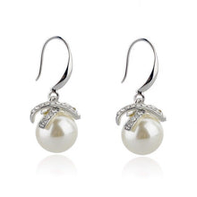 Afbeelding in Gallery-weergave laden, PEARL DROP EARRINGS